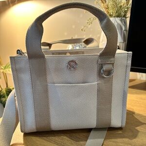 Lululemon Two-Tone Canvas Tote Bag
Mini 4.5L